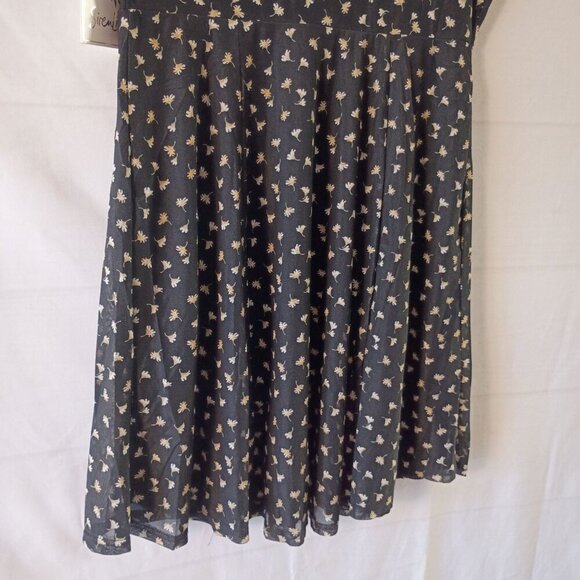 Sirenlily Women's Floral Print Dress Size M V-Neck Tie Sleeve NWT - Picture 7 of 7